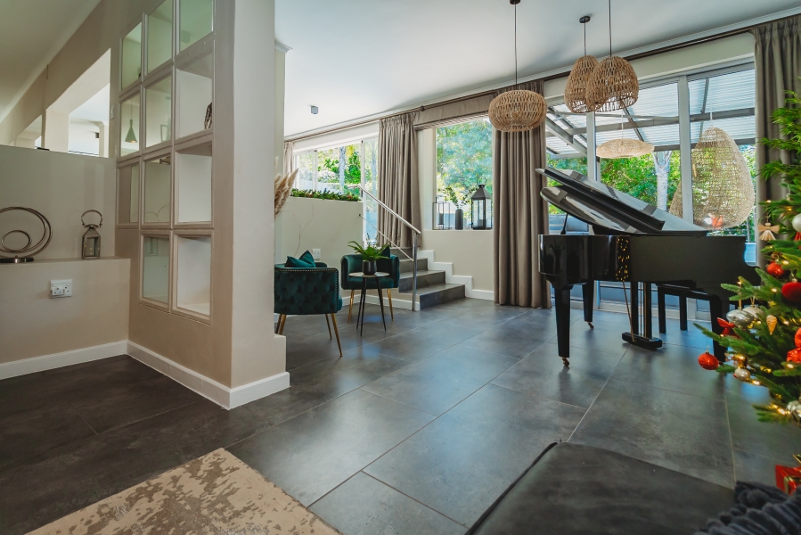 5 Bedroom Property for Sale in Heather Park Western Cape